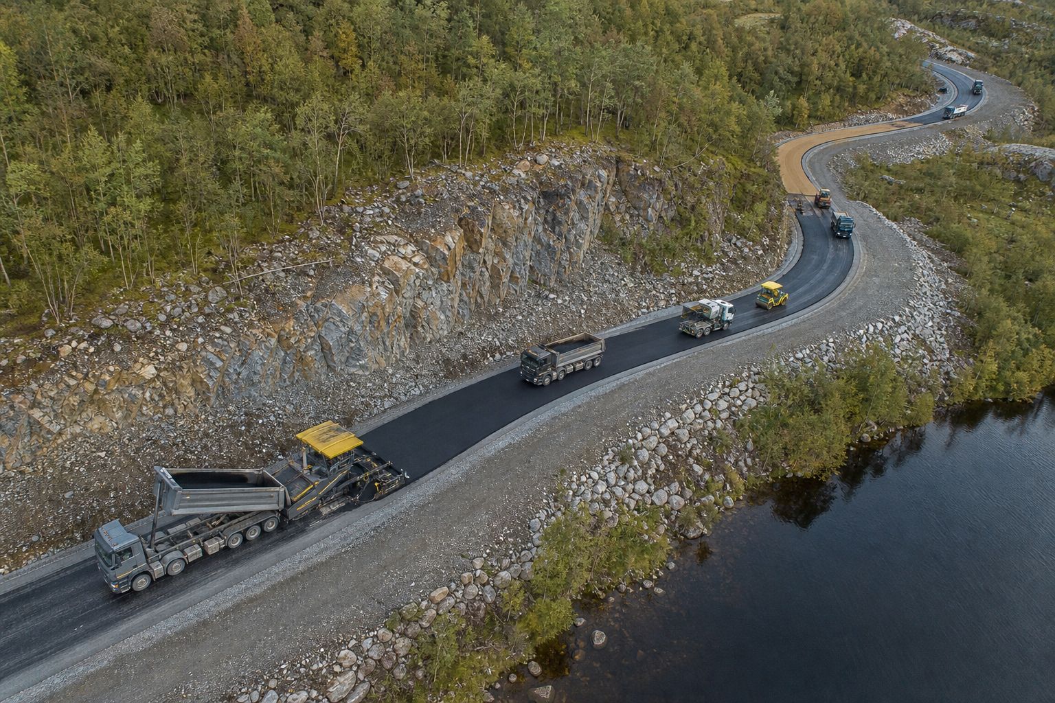 Asfaltlegging på fylkesvei